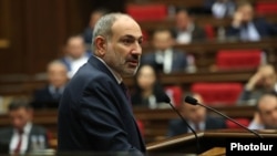 Премьер-министр Никол Пашинян в Национальном собрании (архив)