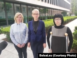 Вызваленыя зь беларускіх турмаў пад умовай забароны ўезду ў Беларусь дзеячы Саюза палякаў Белаурсі Марыя Цішкоўская, Ірэна Бярнацкая і Ганна Панішава. Варшава, чэрвень 2021