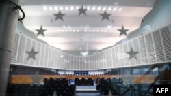 Страсбургдагы Европадагы адам укуктары боюнча сот. 