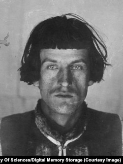 Un portret al unui bărbat din vestul Ucrainei, realizat în jurul anului 1900.