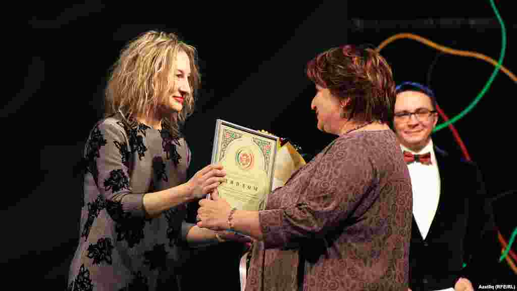 Камалда "Тантана" бүләкләү тамашасы