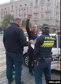 ლაშა ჩხარტიშვილს აკავებენ