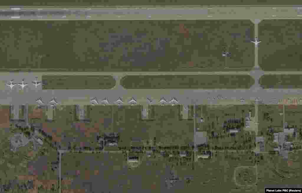 Emeli hemra suratlary, Russiýanyň Belaýa howa bazasynyň Ukrainanyň “Spiderweb” pilotsyz uçar hüjüminden biraz öň 17-nji maýda we soň 4-nji iýunda düşürilen suratlar.