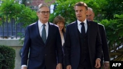 Prim-ministrul britanic Keir Starmer și președintele Franței Emmanuel Macron participă la summitul Regatul Unit-Franța, pe 10 iulie 2025, ultima zi a vizitei de stat de trei zile a lui Macron în Marea Britanie.