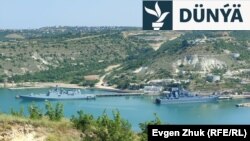 Ukrainadaky giň gerimli uruş dördünji ýylyna gadam basan wagty, bu teklip Waşingtonyň gepleşikleri öňe ilerletmek synanyşygy hökmünde görülýär.