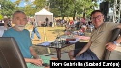 Stefano Bottoni, történész(j) Bérczes Tiborral 2025. július 29-én a Villányban megrendezett Ördögkatlan Fesztiválon