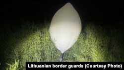 Воздушные шары (метеозонды) такого типа используются для переброски контрабанды из Беларуси. Фото пограничной службы Литвы