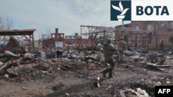 Fotografi e publikuar nga Ministria ruse e Mbrojtjes që shfaq trupat ruse në qytezën e Sudzhës më 13 mars 2025. 