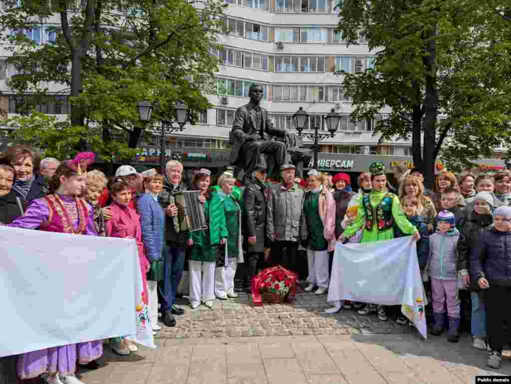 Мәскәү шәһәрендә Габдулла Тукай һәйкәле янында