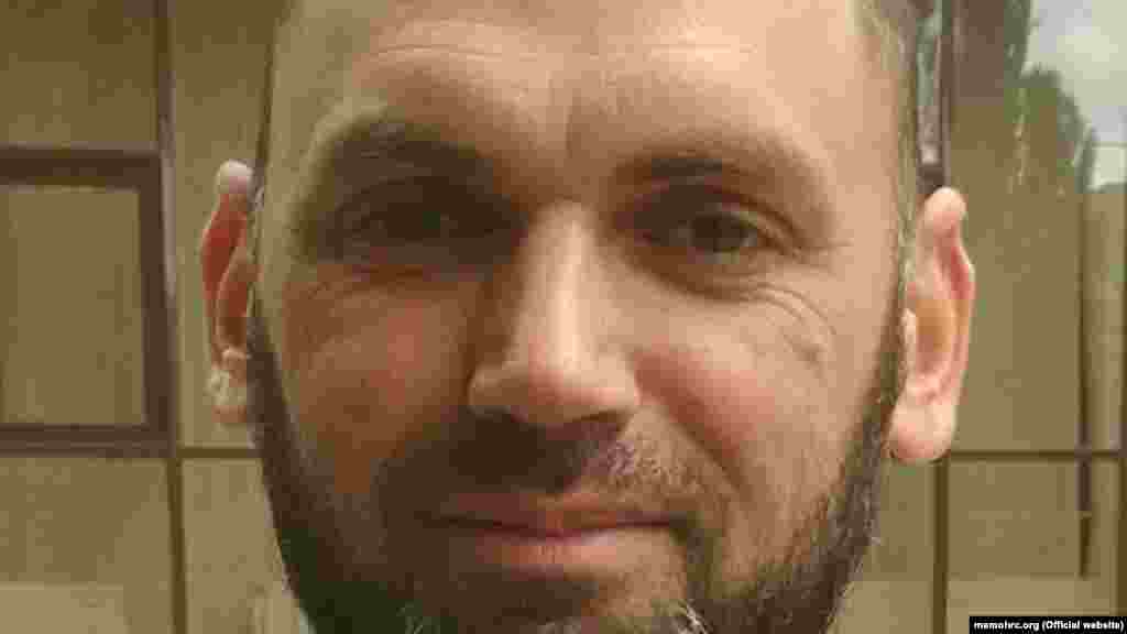 Rustem Şeyhaliyev &ndash; Rusiyede yasaq etilgen ve terroristik sayılğan "Hizb ut-Tahrir" islâm siyasiy fırqasına alâqası olğanında qabaatlana. O da uquq qoruyıcılar tarafından siyasiy mabüs kibi tanılğan