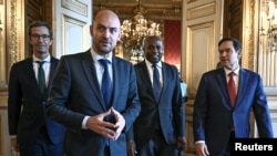 De la stânga la dreapta, Gunter Sautter, directorul politic al ministerului de Externe german, Jean-Noel Barrot, ministrul francez de externe, David Lammy, ministrul de externe britanic și, Marco Rubio, secretarul de stat al SUA, Paris, 17 aprilie 2025.