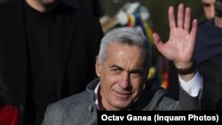 Fostul candidat la alegerile prezidențiale Călin Georgescu a anunțat că „mascații” au descins acasă la șeful său de campanie, Radu Pally.