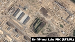 Западная, крупнейшая строительная площадка военного объекта вблизи села Павловка. Спутниковый снимок от 13 августа 2025 года