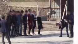 Учитель, который бил учеников, был «наказан»