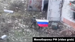 Кадри з відео Міноборони РФ з російськими військовими у Вовчанську