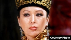 Омбыдағы «Мөлдір» қазақ мәдени орталығының төрайымы Алтынай Жүнісова.  