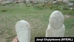 Байыркы балбалдар. Бурана шаар чалдыбары (мурдагы Баласагын шаарынын орду). 16.5.2011. 