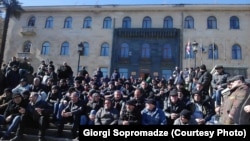 გაფიცვის მონაწილეები. ტყიბული