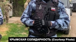 Обшуки в будинку, де Тигран жив зі своєю бабусею, не припинялися з вересня 2022 року, каже мати Оксана