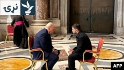 د امريکا ولسمشر ډانلډ ټرمپ او د هغه اوکرايني سيال وولوديمير زېلېنسکي د اپرېل پر ۲۶مه په واټيکان کې سره وليدل.