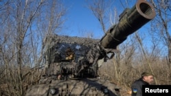 უკრაინელი ჯარისკაცები აღმოსავლეთ უკრაინაში, დონეცკის ოლქში გერმანული წარმოების Leopard 1A5 ტანკში. 9 თებერვალი, 2025.