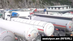 Վրաստան - Ռուսաստանից Հայաստան հեղուկ գազ փոխադրող բեռնատարները Կազբեկի անցակետում, հուլիս, 2025թ.
