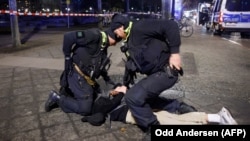 Немцойн полиссхоша шеконашца волу стаг лоцу. Гайтаман сурт
