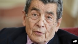 Procurorul britanic Geoffrey Nice în biroul său din Londra, septembrie 2024.