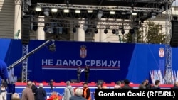 Bine i štandovi za pristup 'Pokretu za narod i državu' na skupu pristalica vlasti u Beogradu