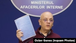Raed Arafat, șeful DSU, în conferința de presă organizată la sediul MAI în urma exploziei care a afectat un bloc din cartierul Rahova, 17 octombrie 2025.