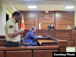 ირაკლი ოქრუაშვილი სასამართლო დარბაზში მისი დაკავების დღეს, 14 მაისს