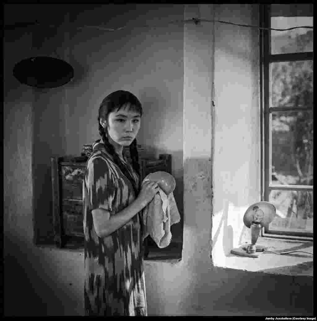 Юсупжанованын актриса катары дебюту Ташкенттеги Театр жана искусство институтунда окуп жүргөндө&nbsp; башталган. 1962-жылы 22 жашында кинорежиссер Лариса Шепитьконун "Зной" (Аптап) тасмасына тартылган. Жазуучу Чыңгыз Айтматовдун "Ботогөз булак" повестинин негизинде тартылган бул фильмде жаш актриса башкы каарман Калипанын ролун жогорку чеберчиликте аткарган. Бул фильмден кийин 1965-жылы "Первый учитель" ("Биринчи мугалим"), 1966-жылы "Самая послушная" ("Түштүк кызы"), 1972-жылы "Түн хроникасы", 1974-жылы "Дар" ("Тартуу") тасмаларында роль жараткан. (Бул сүрөт кинорежиссерлор Бекеш Абдылдаев менен Леонид Гуревичтин "Самая послушная" ("Түштүк кызы") тасмасынан) &nbsp;