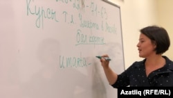 Лилиана Сафина татар телен өйрәтә