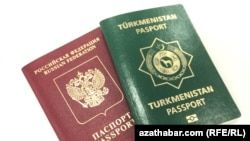 Паспорта Туркменистана и Российской Федерации 