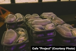 Ежу для беларусаў у дарогу пакавалі у ланч-боксы