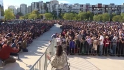 Podgorica: Vjernici Srpske crkve odaju poštu mitropolitu Amfilohiju