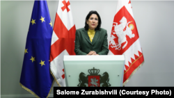 ზურაბიშვილი: „არ არსებობს ორი მხარე საქართველოში. არის რეჟიმი ერთ მხარეს და საზოგადოება მეორე მხარეს“.