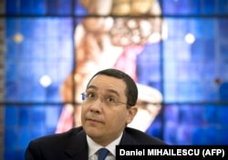 Victor Ponta în timpul unui interviu la București, pe 9 iunie 2015.
