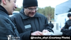 Марыя Калесьнікава і Віктар Бабарыка ва Ўкраіне пасьля вызваленьня са зьняволеньня, 13 сьнежня 2025 