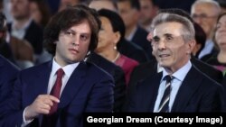 პრემიერ-მინისტრი ირაკლი კობახიძე (მარცხნივ), "ქართული ოცნების" საპატიო თავმჯდომარე ბიძინა ივანიშვილი