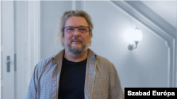 A TASZ szerint a Kuslits Gábor által elmondottak egybevágnak azzal, amit a jogvédő szervezet a gyermekvédelem működésképtelenségével összefüggésben tapasztal