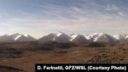 Вид на хребет Жетим-Тоо.