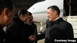 Жапаровду “Ханеда” аба майданынан Жапониянын тышкы иштер боюнча вице-министри Эри Арфия тосуп алды