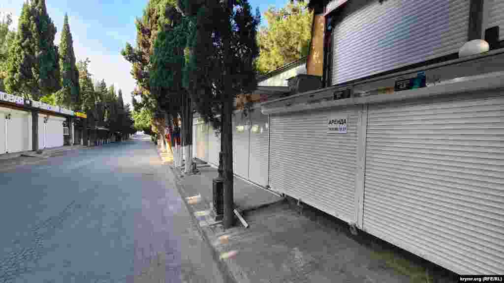 Sudaqta Servi alleyasındaki obyektlerniñ çoqusı şimdilik qapalı