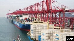 Китай отчита съществен спад в износа си след началото на търговската война със САЩ.