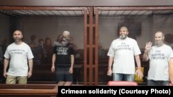 Осужденные крымские татары в зале суда, 16 августа 2021 года