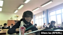 Урок в школе № 58 во время пандемии коронавируса. Шымкент, Казахстан  2 марта 2021 