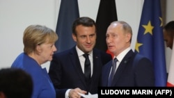 Відеозустріч канцлерки Німеччини Ангели Меркель, президента Франції Емманюеля Макрона та президента Росії Володимиром Путіним відбулася без президента України Володимира Зеленського. Але експерти запевняють, ніяких нових рішень без України не ухвалювали