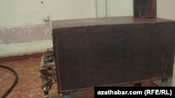 Türkmenistanda hojalyk jaýlarynyň käbirinde oturdylýan gaz peç. Arhiw suraty