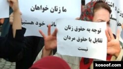 ماه پيش نیز، ۳۷ نفر از زنان که در اعتراض به محاکمه چهار تن از فعالان حقوق زنان تجمع کرده بودند بازداشت شدند.